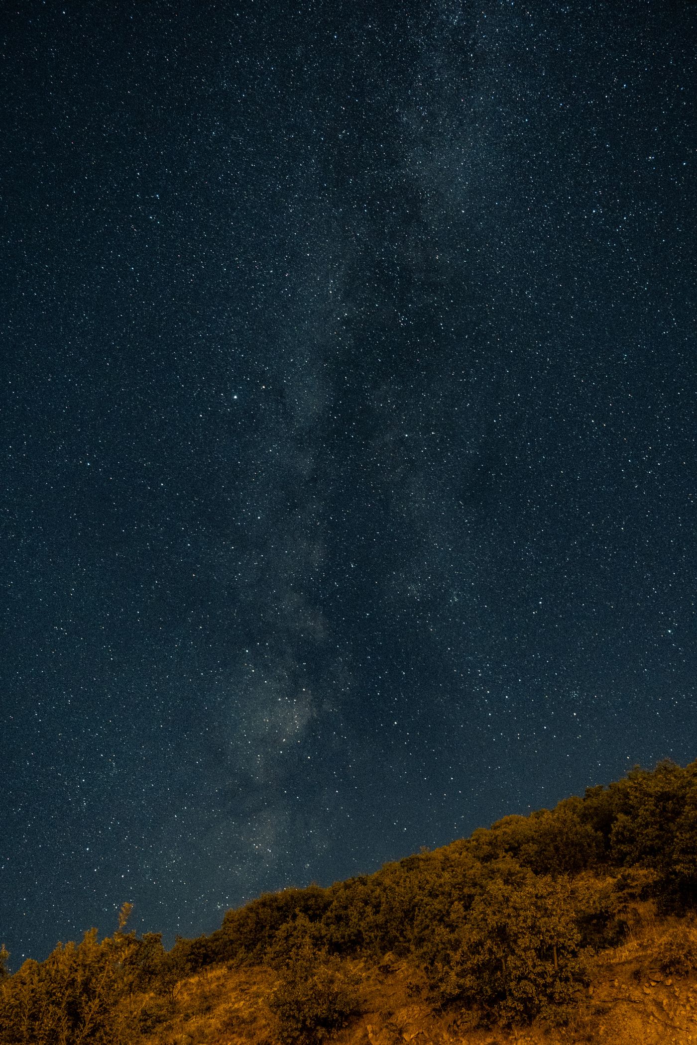 Ciel nocturne étoilé avec la Voie lactée, évocation de l'astrologie védique