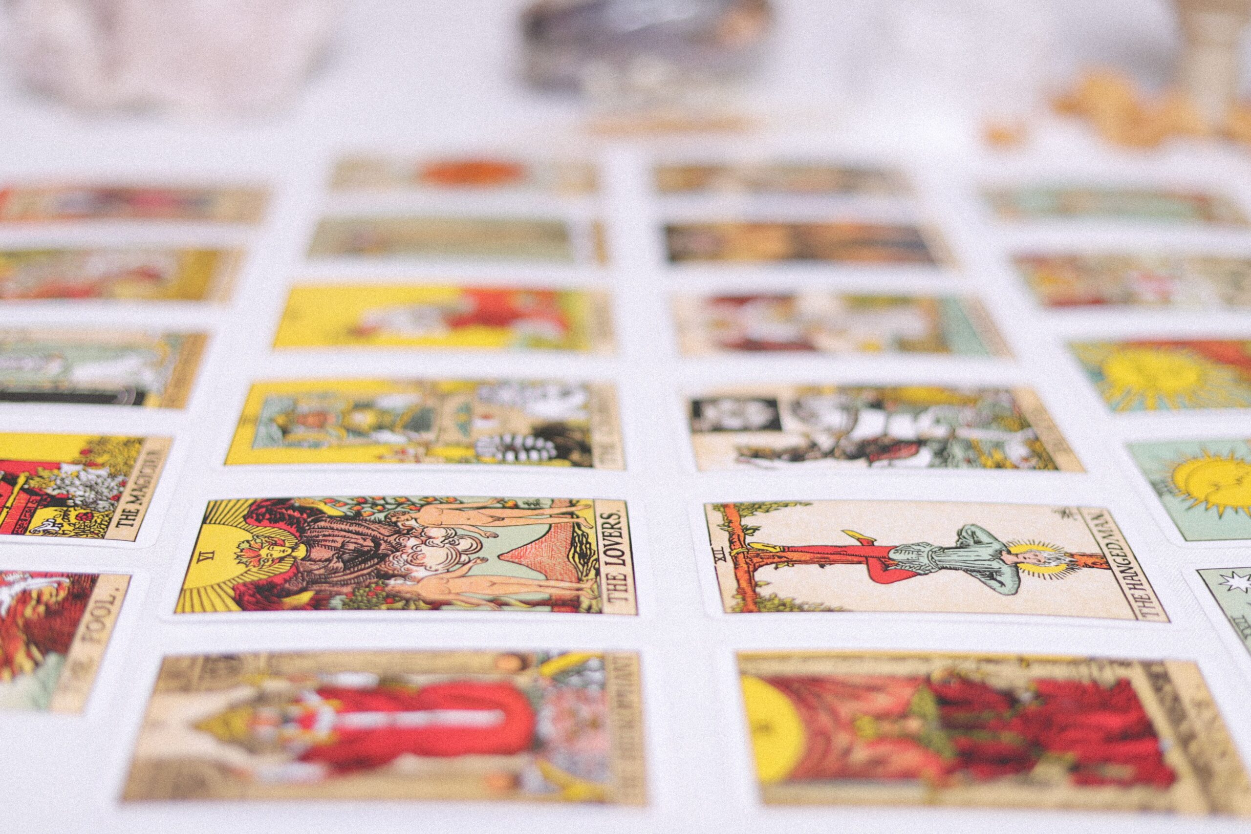 Cartes d’oracle disposées pour un tirage