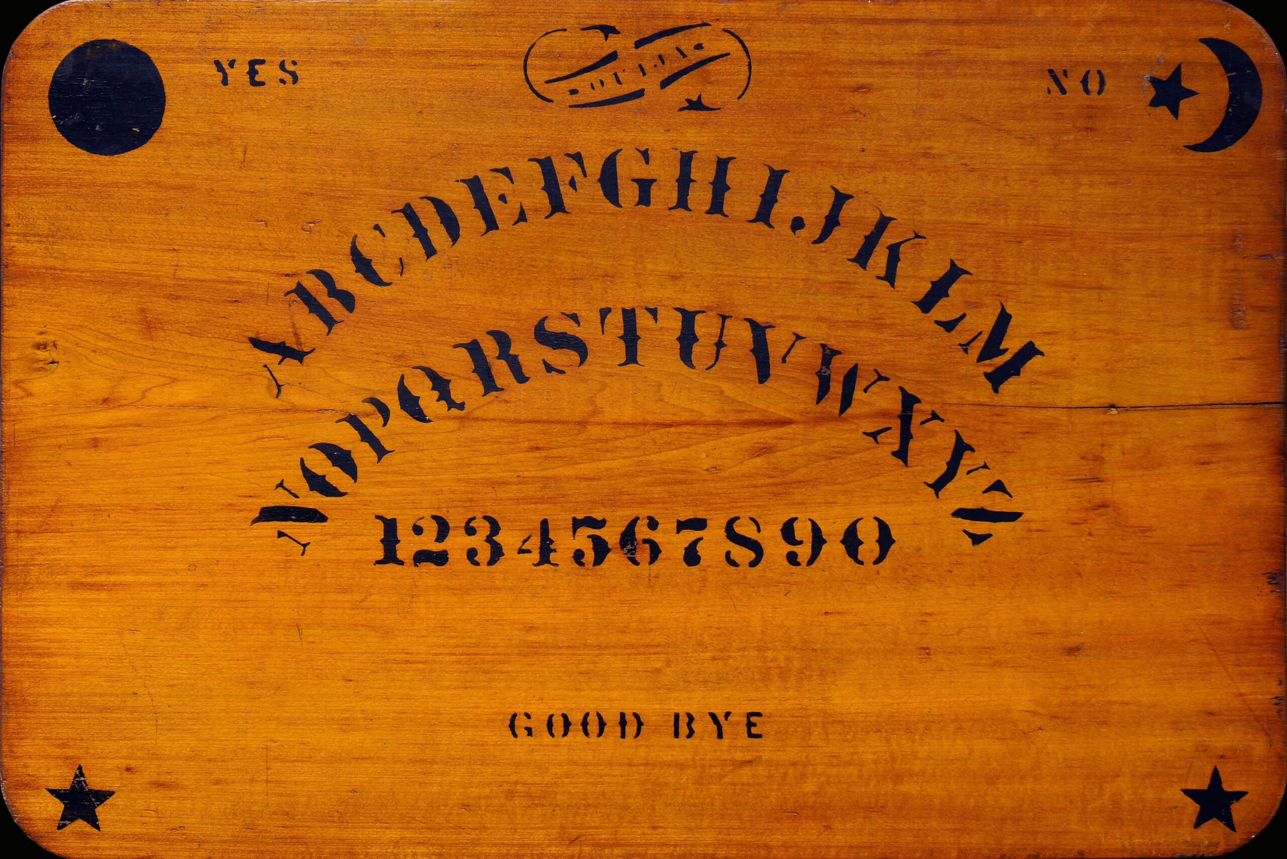 Ancienne planche à lettres de type Ouija, évocation de la dactylomancie